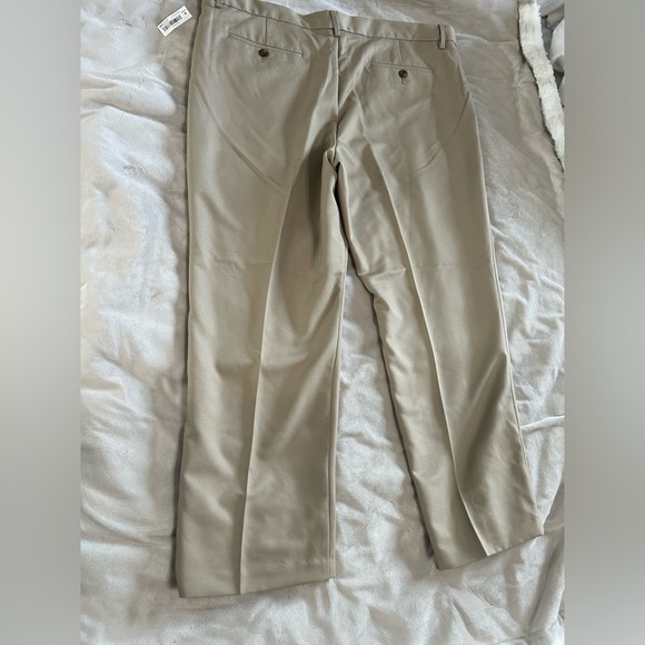 Men's Big & Tall Classic-fit Wrinkle-Resistant Flat-Front Chino Pant - Picture 4 of 11